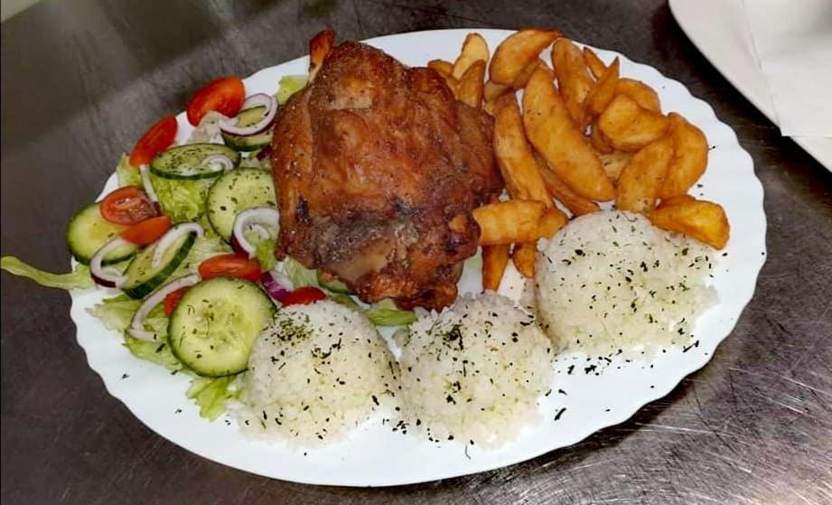 Jolan Pension & Restaurant Cicov Exteriör bild