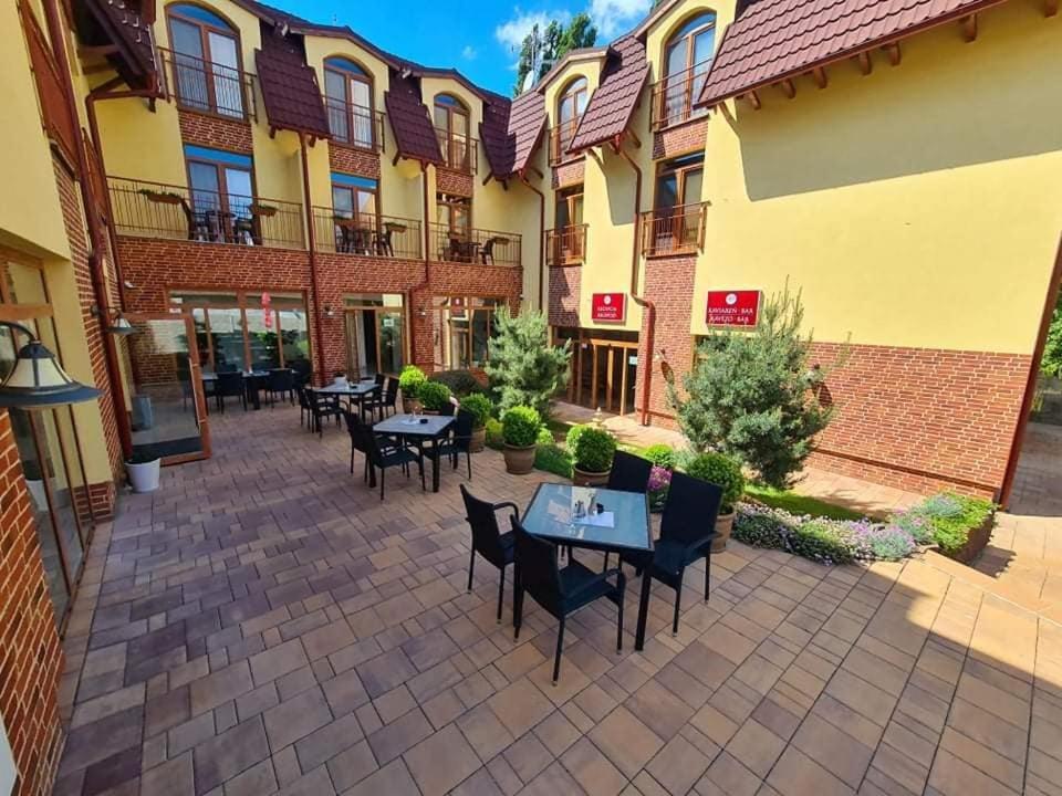 Jolan Pension & Restaurant Cicov Exteriör bild