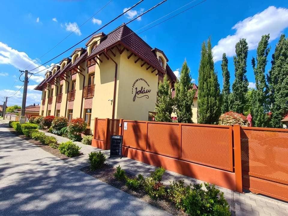 Jolan Pension & Restaurant Cicov Exteriör bild