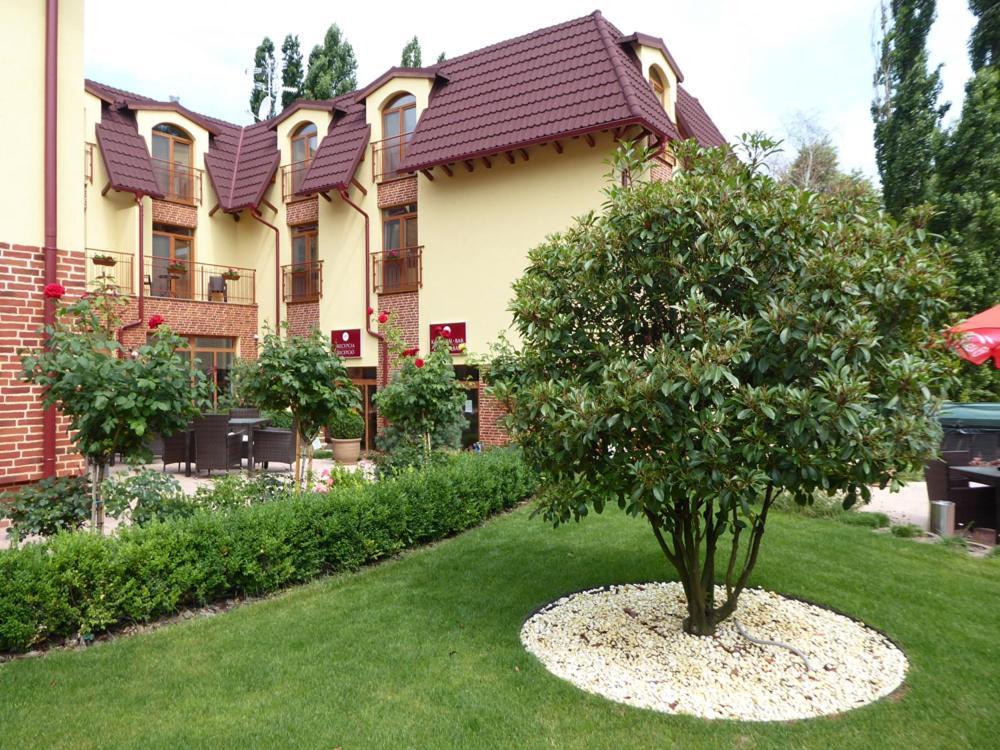 Jolan Pension & Restaurant Cicov Exteriör bild
